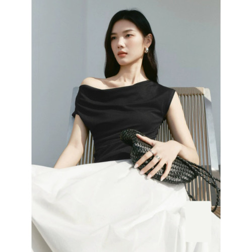 朱珠代言伊芙丽收腰显瘦露肩一字肩收腰显瘦T恤女26夏新1H4900361