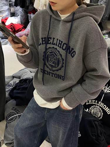 青迈国际字母印花加绒连帽卫衣女冬季2025新款年加厚休闲运动上衣