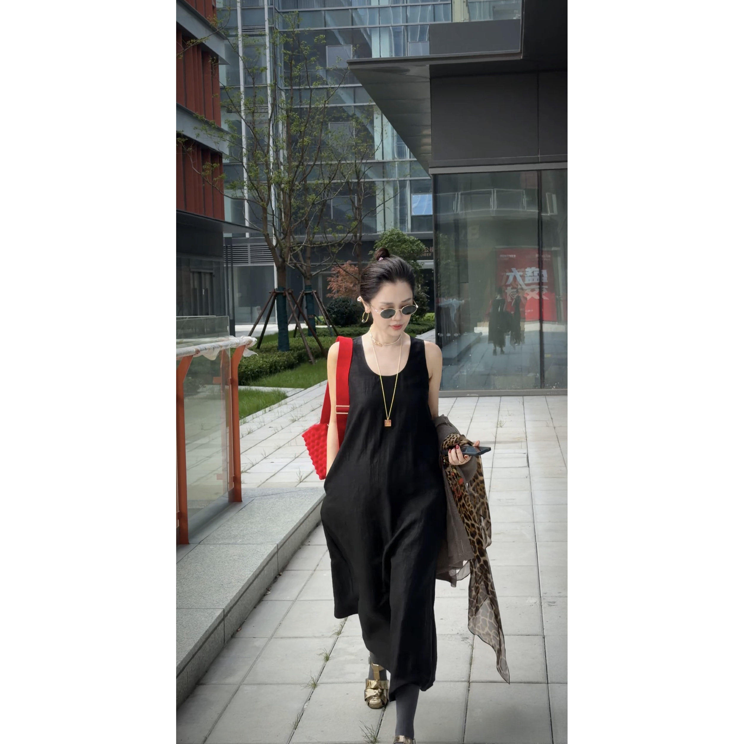 Y【叭哒不惑】新老友记 桑蚕丝U领时尚长款无袖纯色百搭连衣裙女