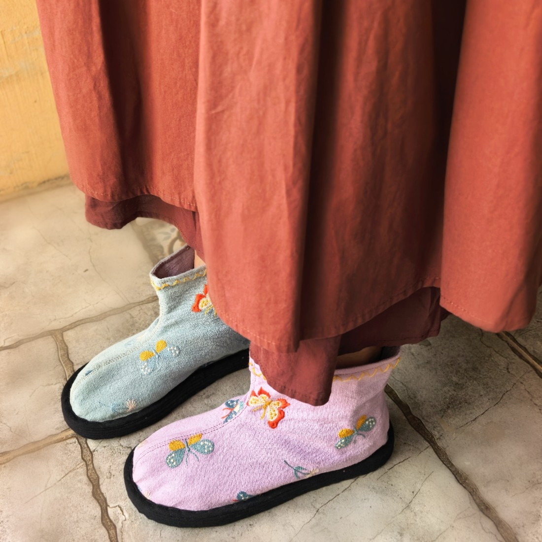 妙小卜 新款手工布鞋千层底民族风绣花靴子短靴传统布鞋透气布底