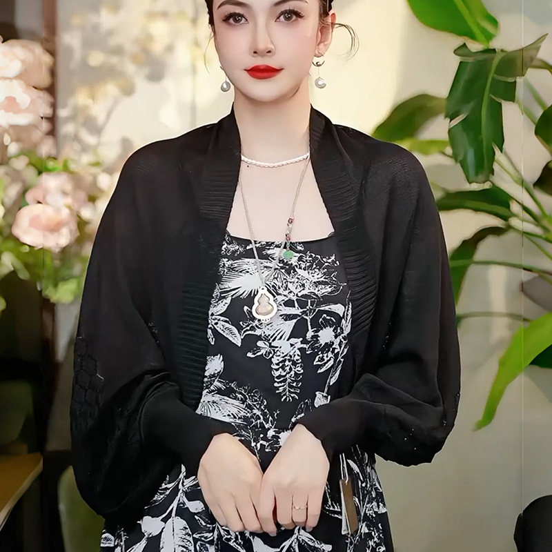 布塔披肩女夏季薄款防晒披风外搭时尚百搭显瘦空调间针织镂空坎肩