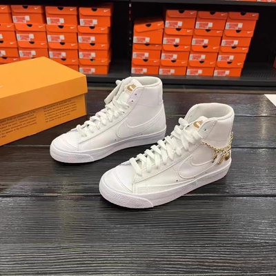 纯白高帮板鞋Nike/耐克