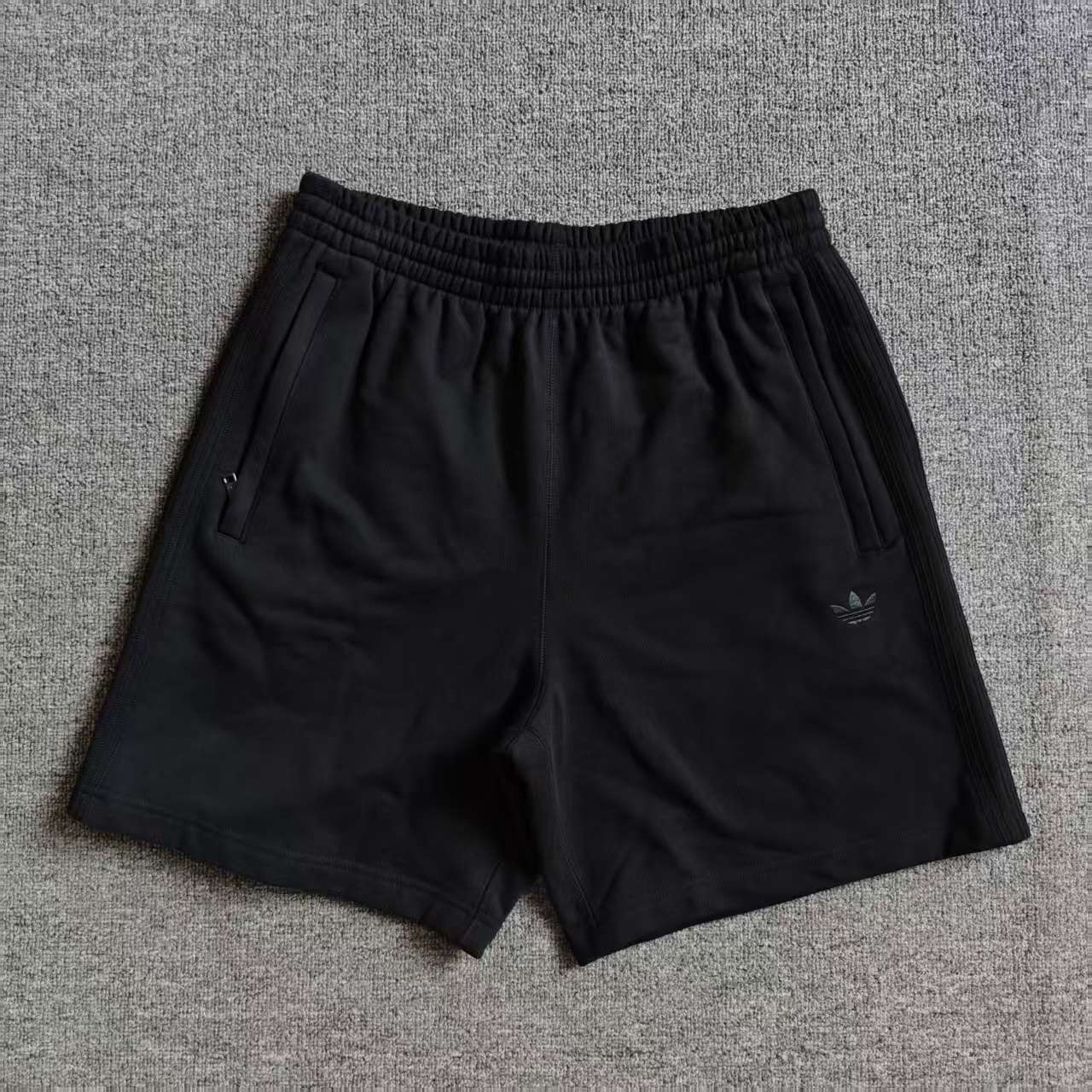 ADIDAS阿迪达斯三叶草男纯棉刺绣LOGO针织毛圈拉链口袋短裤JC9577