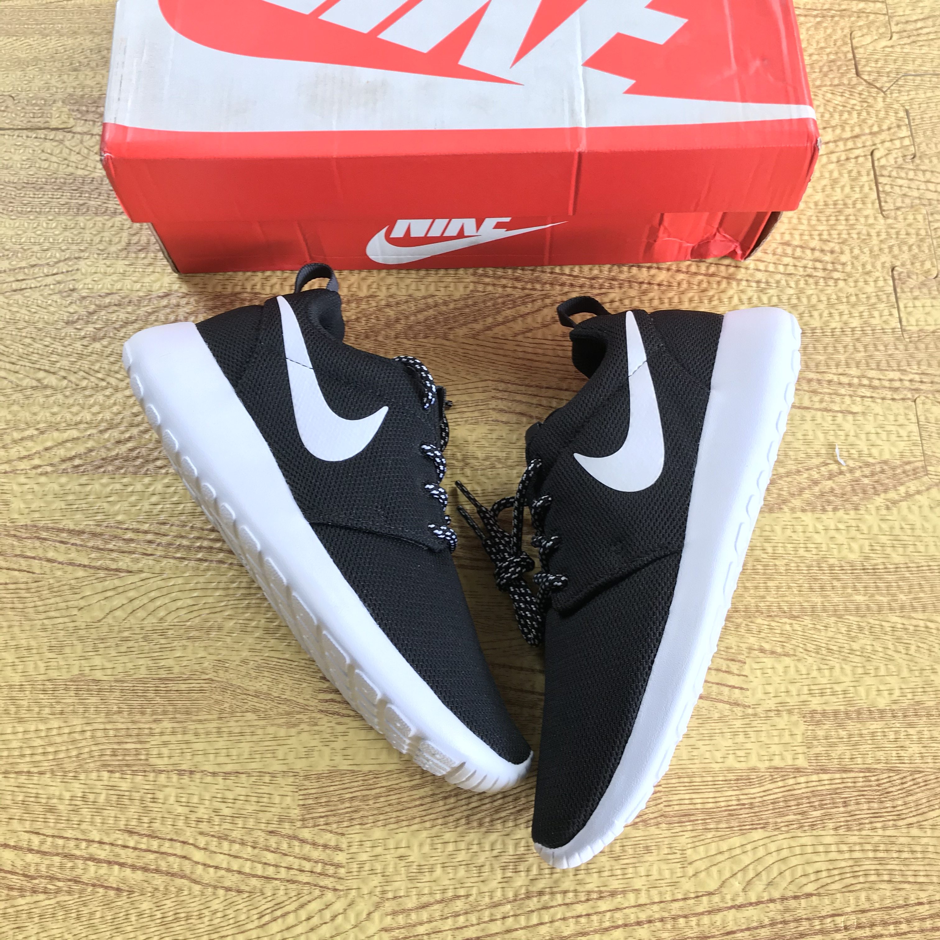 【女神款】nike roshe one 女子 黑白奥利奥 休闲跑鞋 844994-002