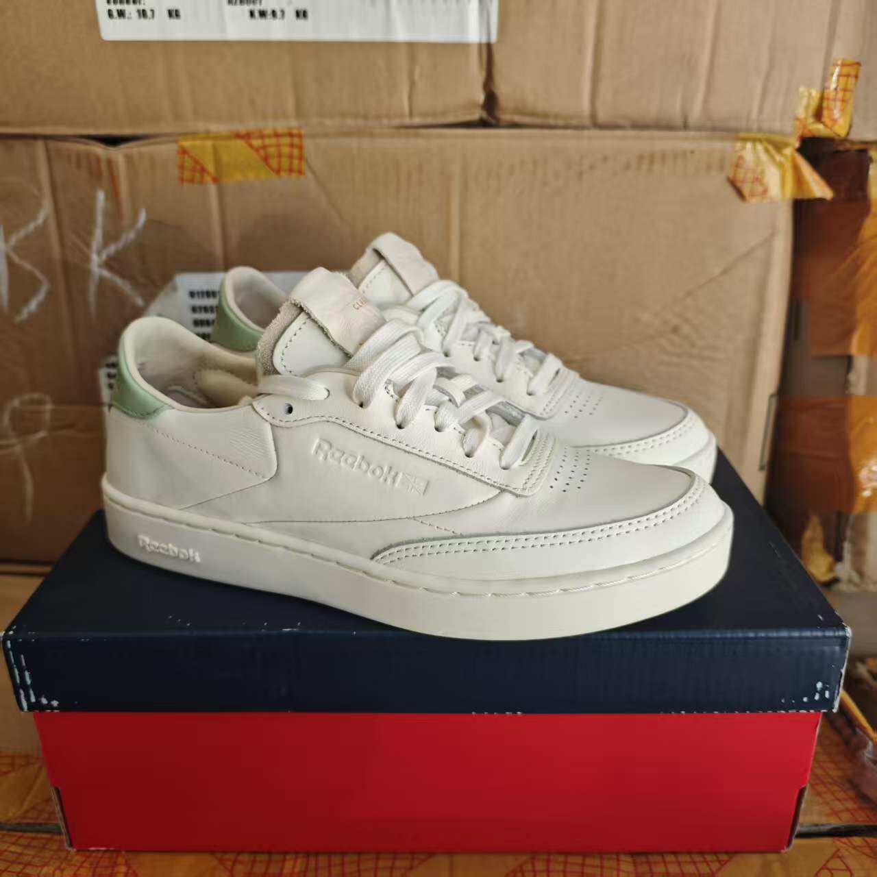 REEBOK锐步女子头层牛皮Club C Clean运动休闲板鞋小白鞋 GX3693