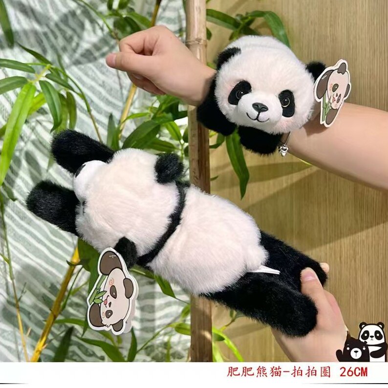 可爱熊猫啪啪圈手环毛绒卡通拍拍圈儿童玩偶手腕带创意自行车配饰