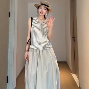 轻熟小众不撞款套装新款独特半身裙老钱风韩版套装女无袖条纹上衣