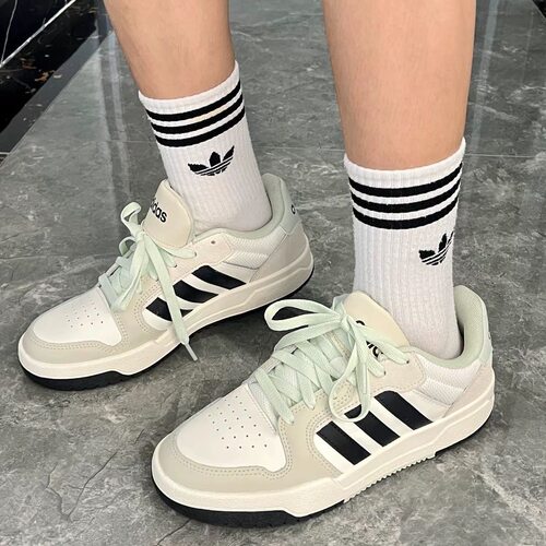 adidas阿迪达斯百搭板鞋JI2546
