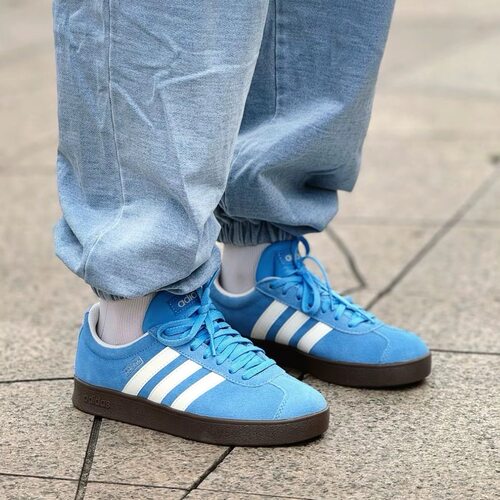 Adidas阿迪达斯男女休闲鞋JI0496