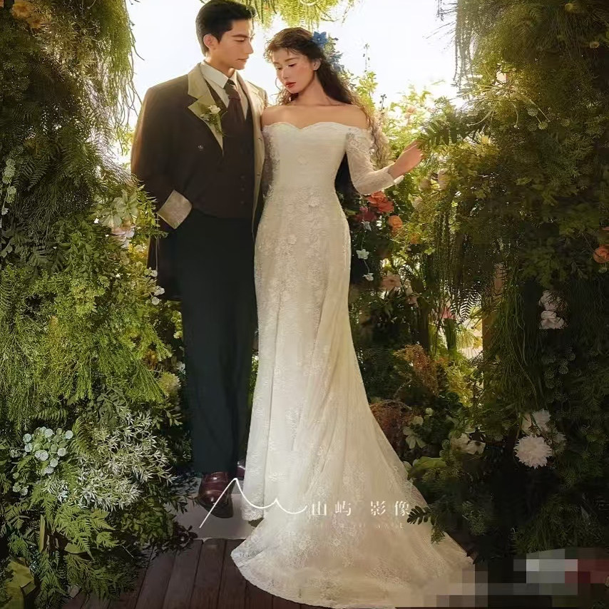 花房在逃公主婚纱实景摄影棚装修莫奈之窗无影棚肌理墙推拉实景