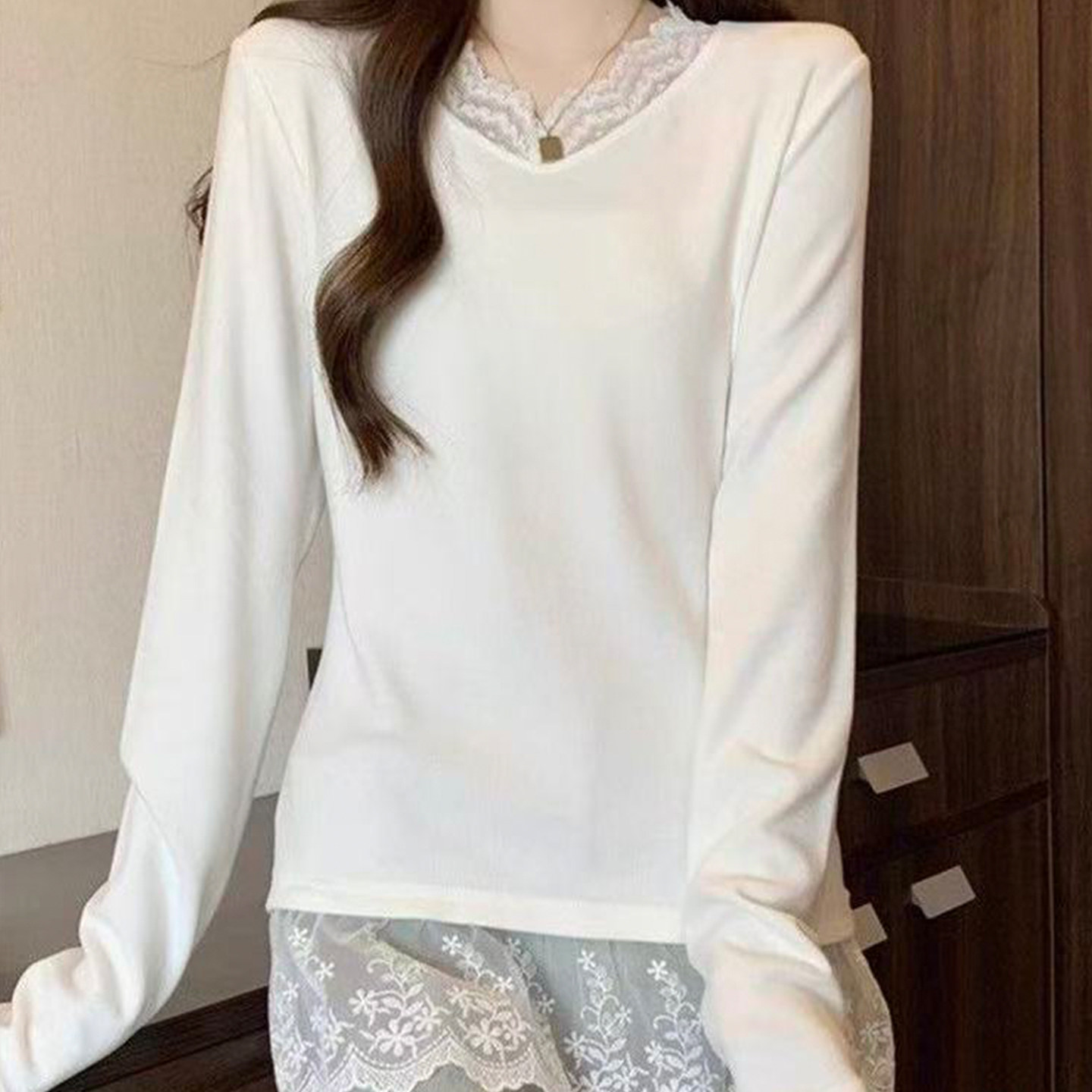 2025秋冬季双面德绒打底衫蕾丝边休闲风通勤套头拼接纯色长袖T恤