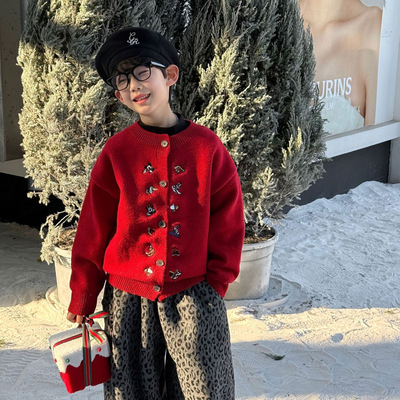 2025冬季新款韩系红色卡通针织开衫男童毛衣加厚慵懒风软糯外套潮