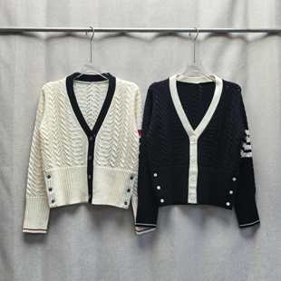 2025早秋风格四杠条纹针织开衫女细麻花V领撞色学院风毛衣外套