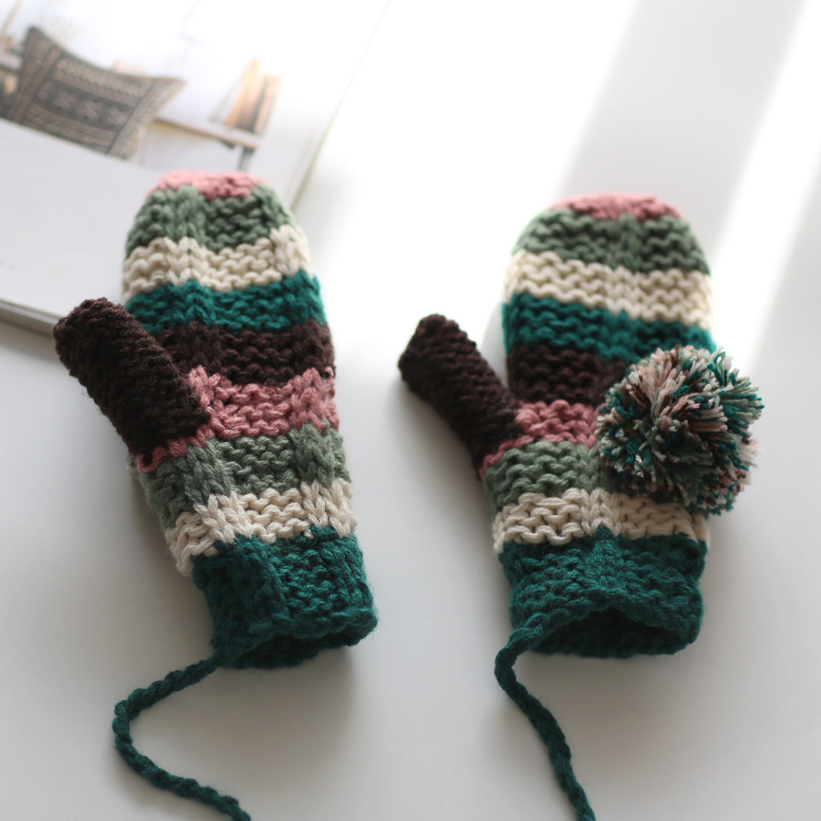 撞色条纹大毛球2025秋冬季新款加绒挂脖全指女保暖毛线针织手套