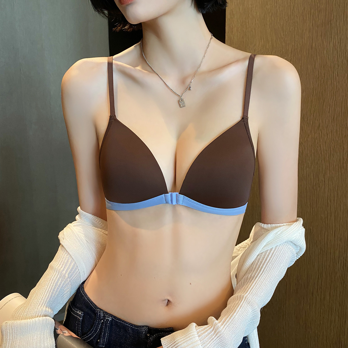 前扣内衣女夏季薄款小胸微聚拢舒适无钢圈收副乳性感深V无痕文胸