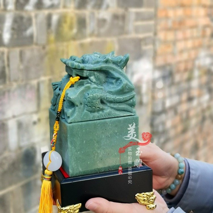 天然玉石贵州翠绿色九龙玉玺龙头印章摆件家居客厅办公室玉雕装饰