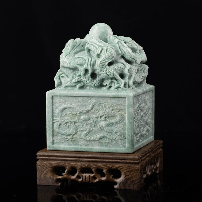翠绿色九龙戏珠传国玉玺贵州翠玉乾隆皇帝印章篆刻家居办公室贺礼