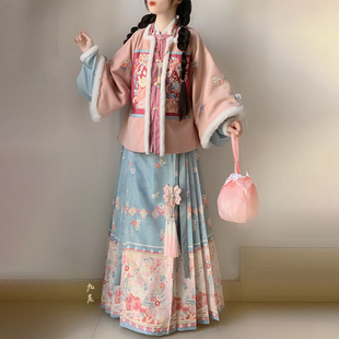 七婉居原创【桃桃仙姬】汉服女明制方领补服刺绣马面裙日常款冬季