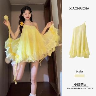 黄色荷叶边斜肩吊带连衣裙女夏季 法式 小个子海边度假风蓬蓬裙短裙