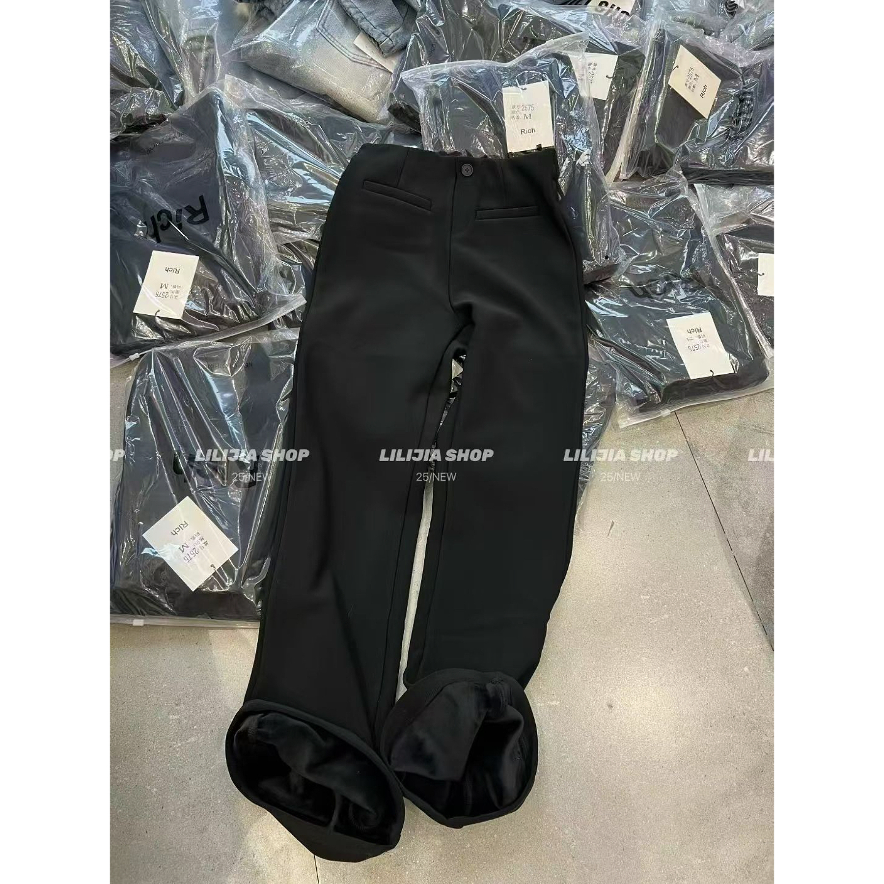 黑色显瘦弹力西装微喇裤女2025秋冬新款加绒加厚高腰垂感直筒裤子