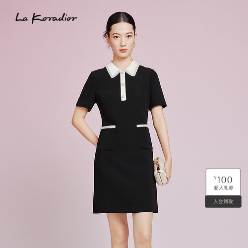 【经典小黑裙】La Koradior拉珂蒂2025夏季撞色polo领连衣裙 - 封面