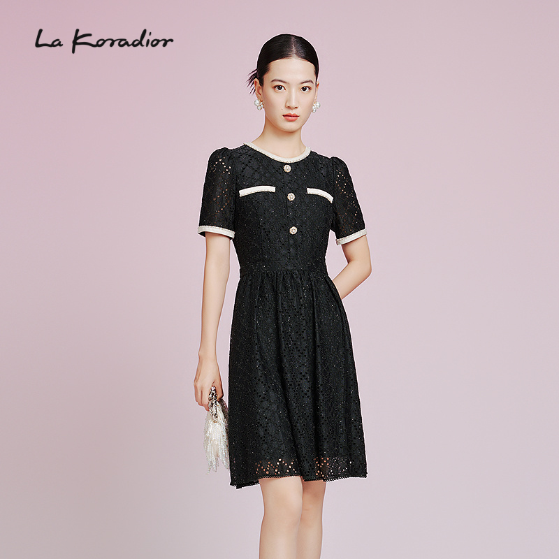 La koradior拉珂蒂气质圆领短袖黑色连衣裙女2025夏季新款高腰裙