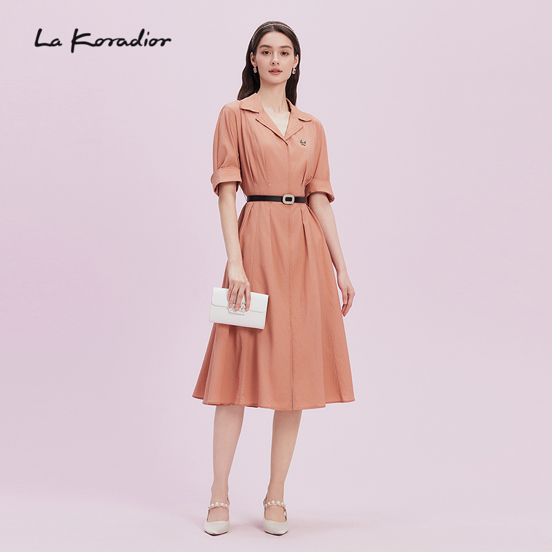 La Koradior拉珂蒂2025商场同款新款风衣式气质干练通勤连衣裙女