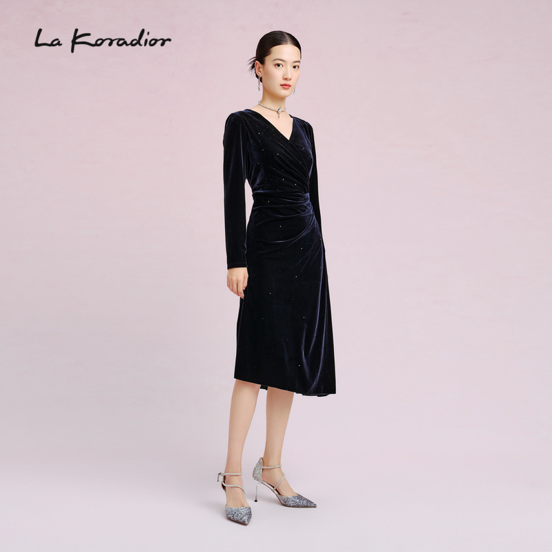 La Koradior拉珂蒂紧身包臀连衣裙女早秋季内搭打底长袖修身裙子