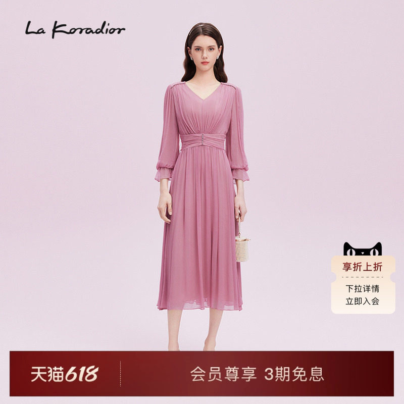 La Koradior拉珂蒂2025商场同款新款100桑蚕丝v领灯笼袖连衣裙女