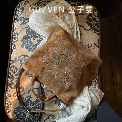 公子雯复古通勤刺绣牛皮hobo包