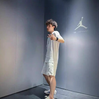 Nike耐克男纯棉渐变印花短袖T恤
