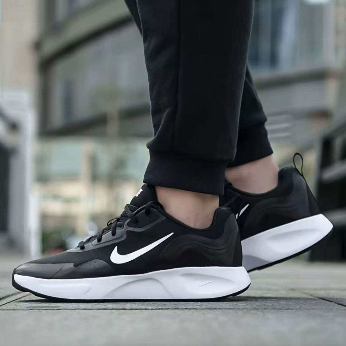 Nike耐克女网面透气休闲运动鞋