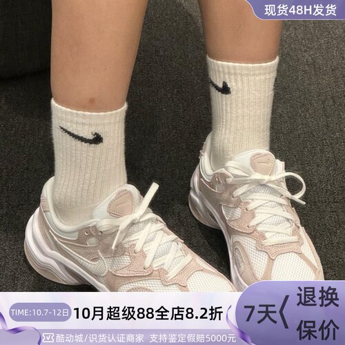 Nike女子透气舒适复古运动休闲鞋