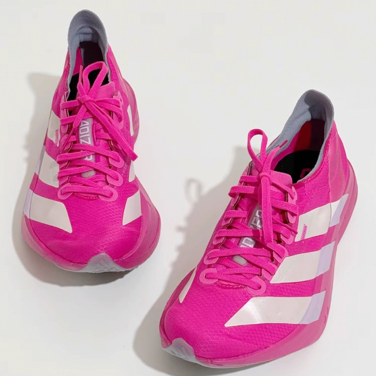 Adidas女子舒适耐磨运动跑步鞋