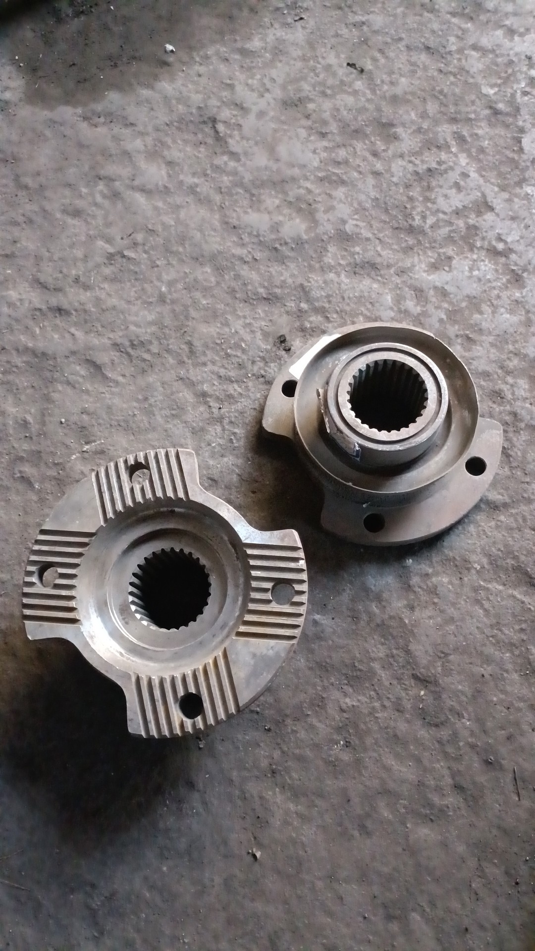 重型货车460贯通轴突元有两种/一种总高71mm/另一种总高82mm/26u.