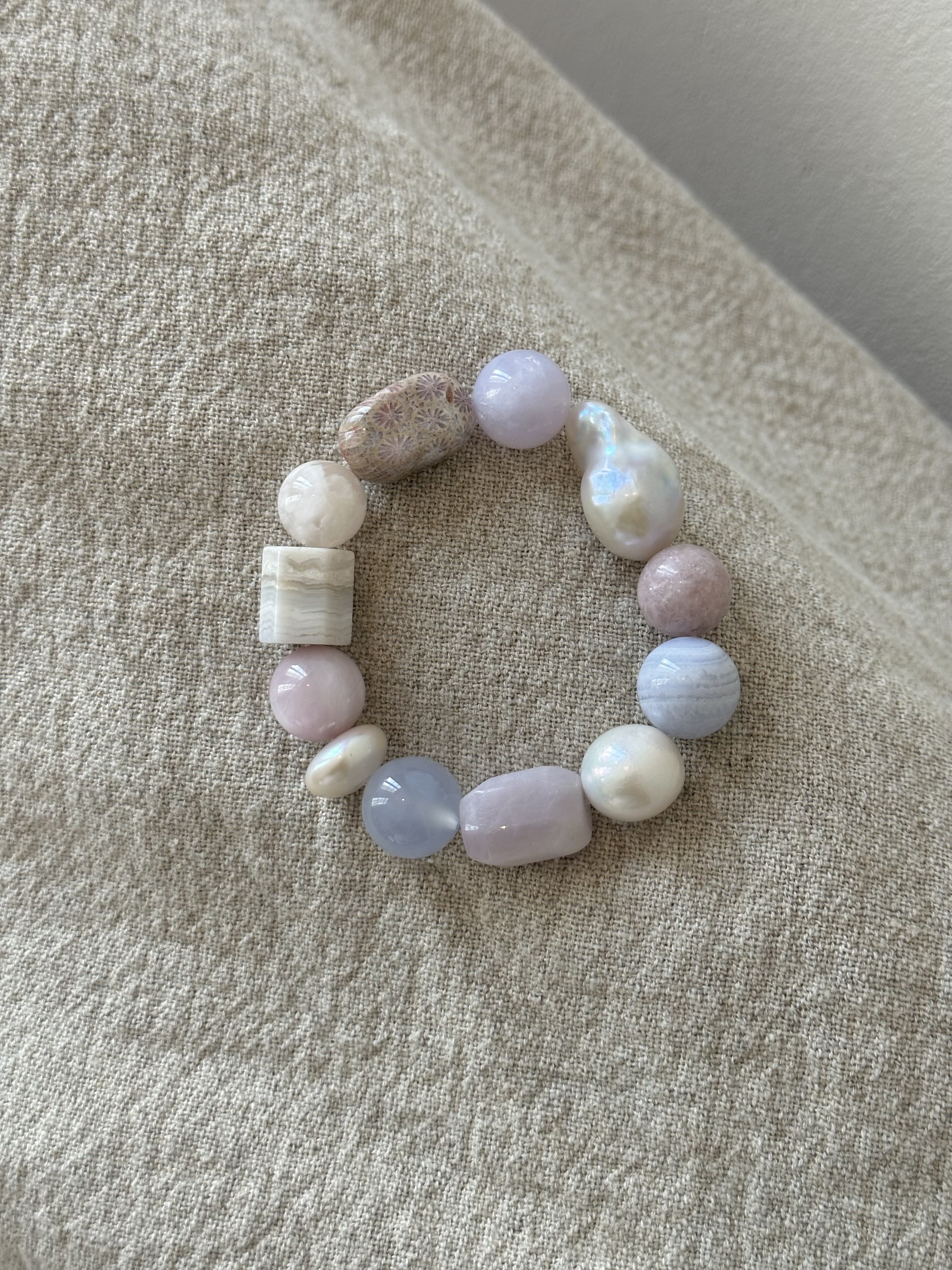 The Petrel Jewelry「烟紫霜序」紫锂辉珊瑚玉淡水珍珠手串设计款图片