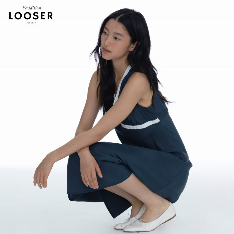 iamLOOSER 夏季系列 优雅海军风撞色莱赛尔V领拼边连衣裙
