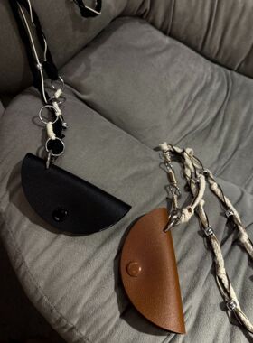 博主同款ROW风皮革挂脖钥匙包项链编绳凹造型百搭长款项链眼镜包