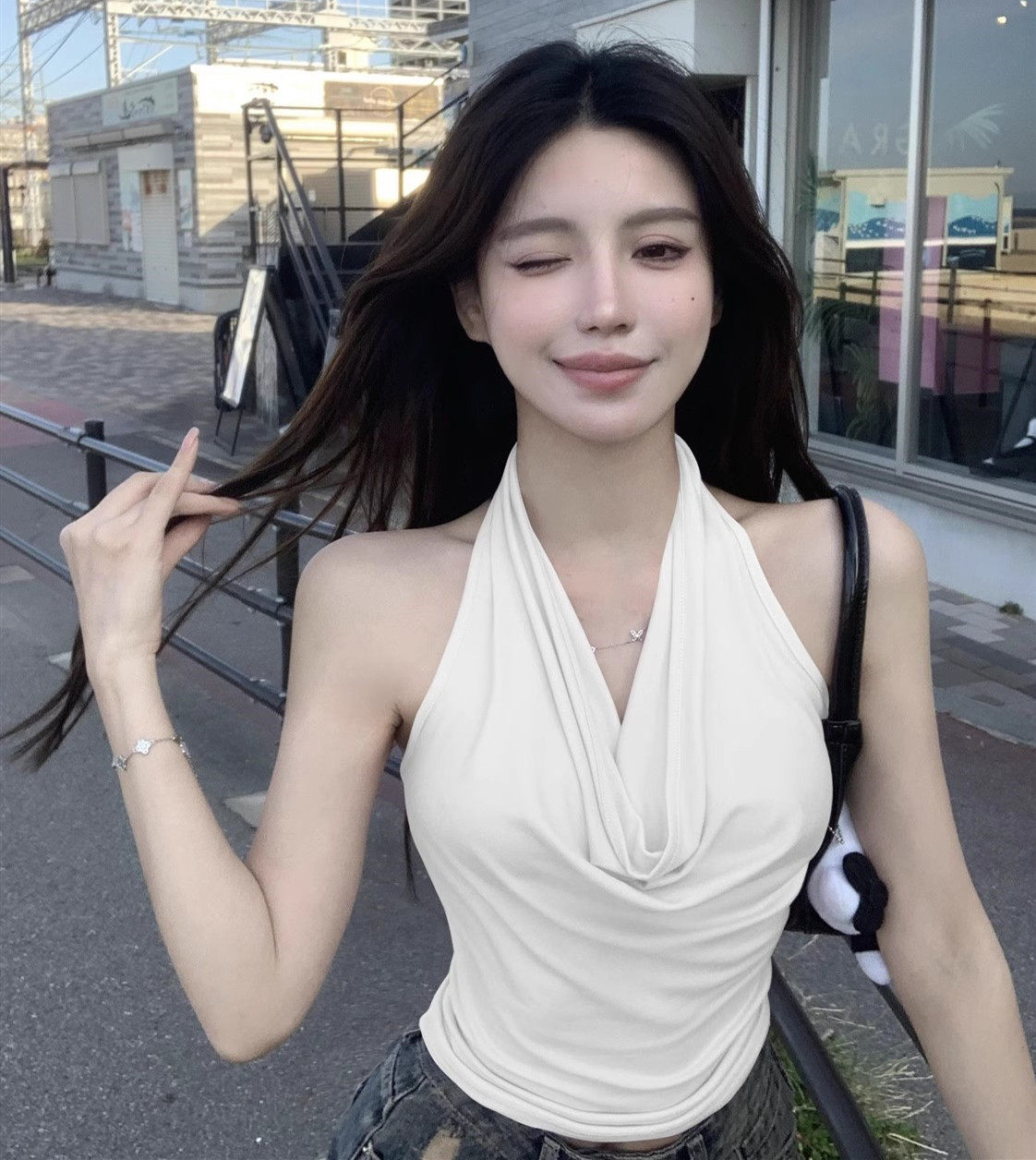 荡领修身挂脖背心褶皱显瘦上衣