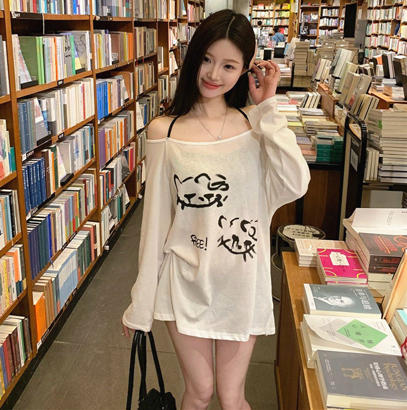 慵懒风卡通印花一字肩罩衫T恤女