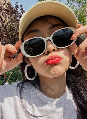 弄潮儿椭圆白色框墨镜复古时尚