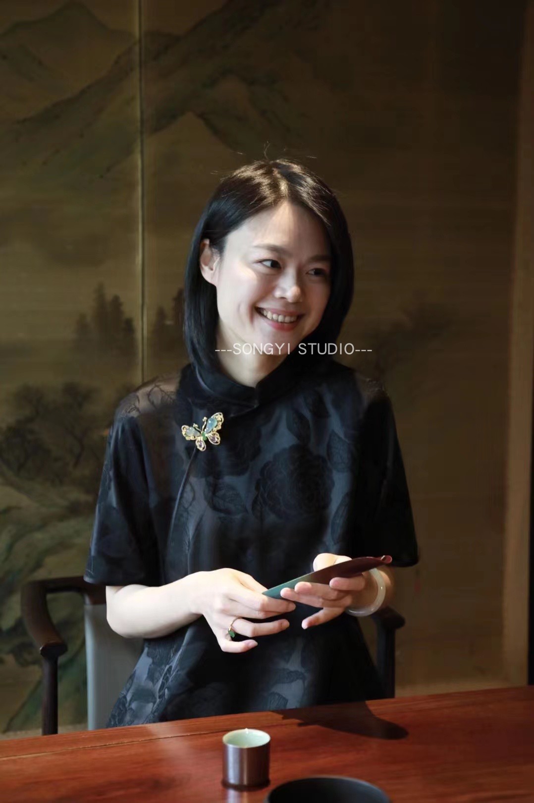 夏真丝提花上衣修身简洁