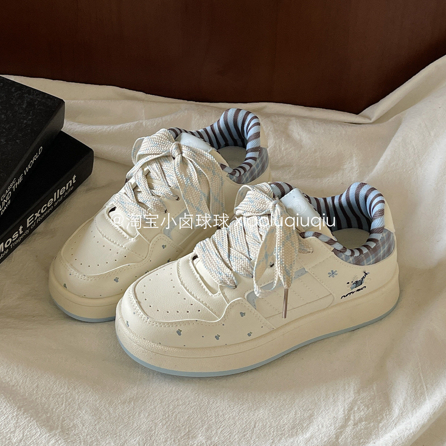 小卤球球 早春2026年超火的鞋子女款板鞋ins百搭面包鞋厚底小白鞋