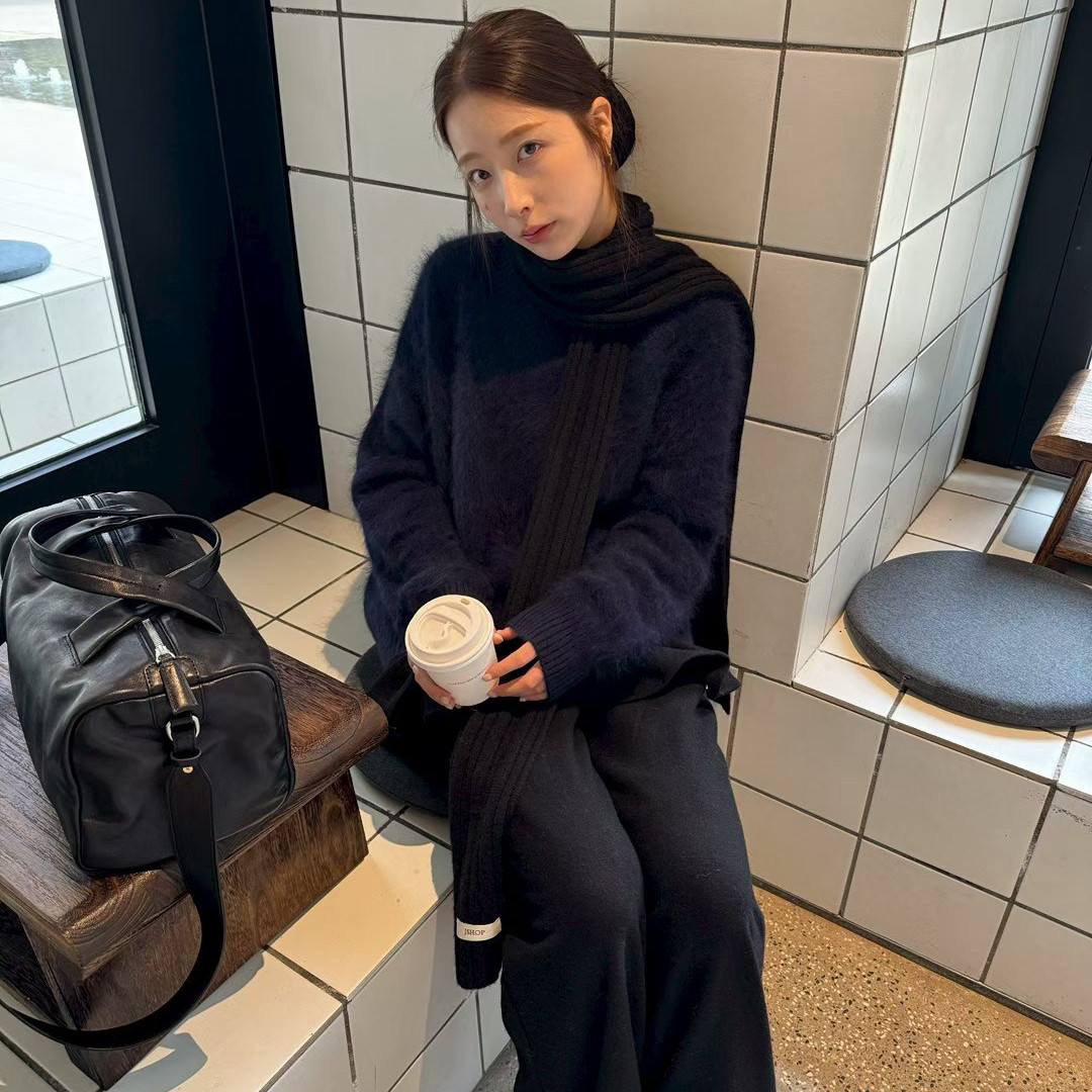 ins小屋-纯色百搭V领套头长袖保暖毛衣（含100羊毛）slurp-251008