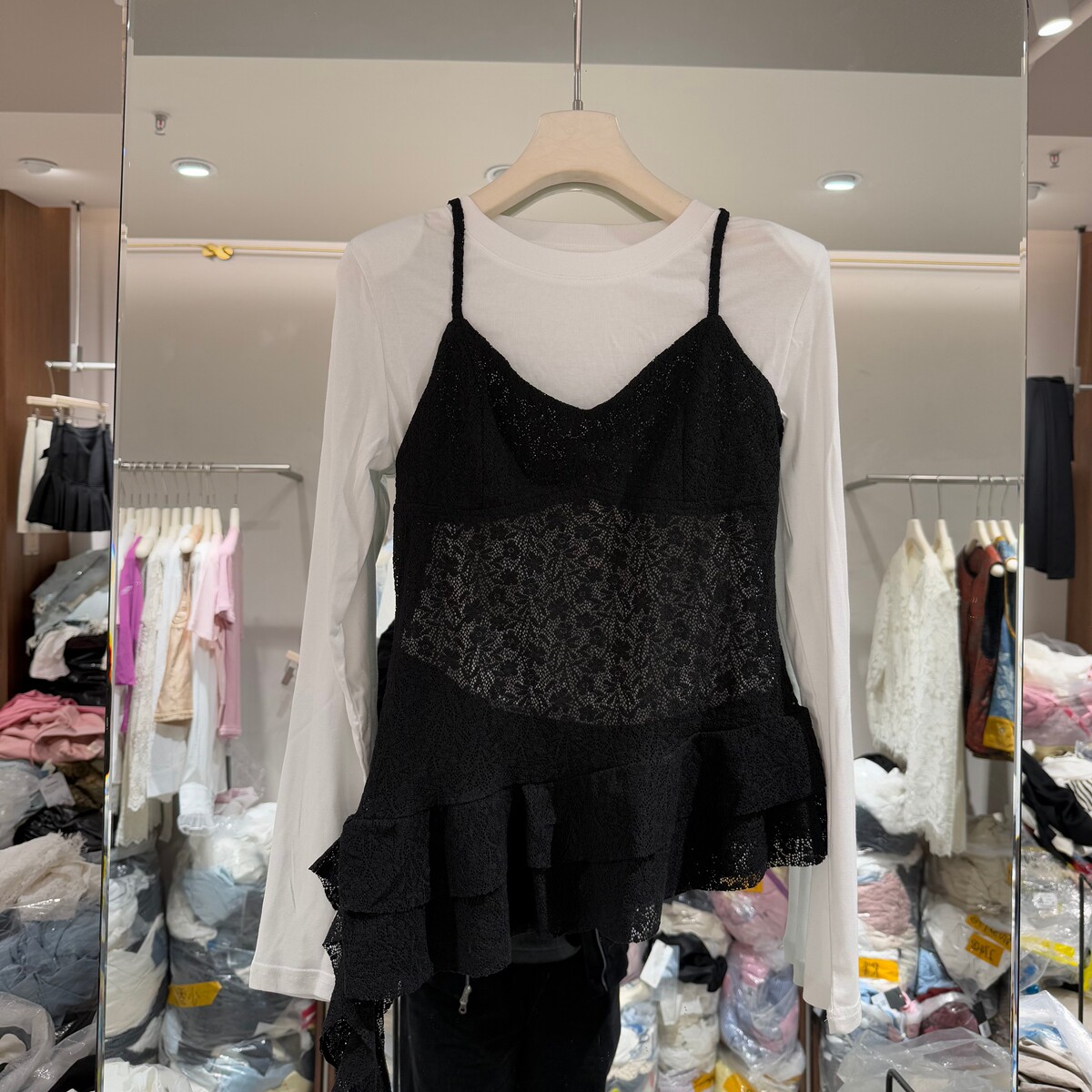 欧洲站2026春夏新款蕾丝吊带背心女黑色荷叶边叠穿打底上衣