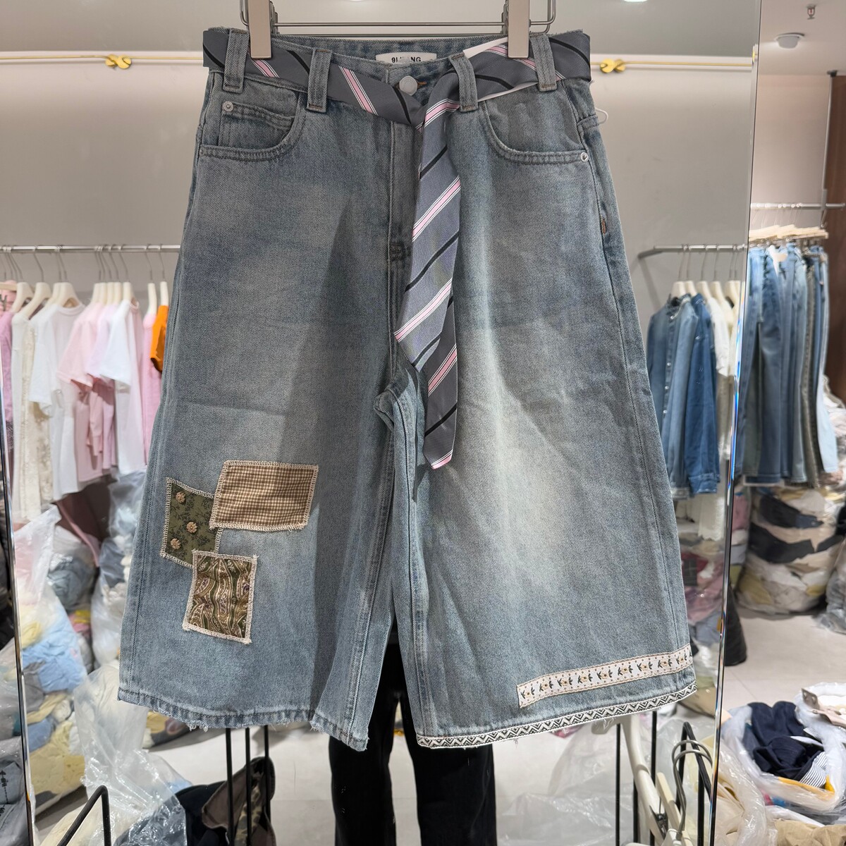 2026夏季新款复古风贴布补丁牛仔短裤女宽松美式休闲五分裤配丝巾