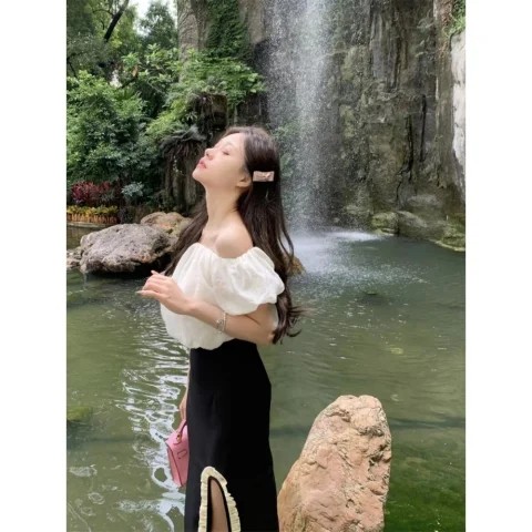 白色露肩一字领短款衬衫女夏季法式小众别致设计感露脐泡泡袖上衣