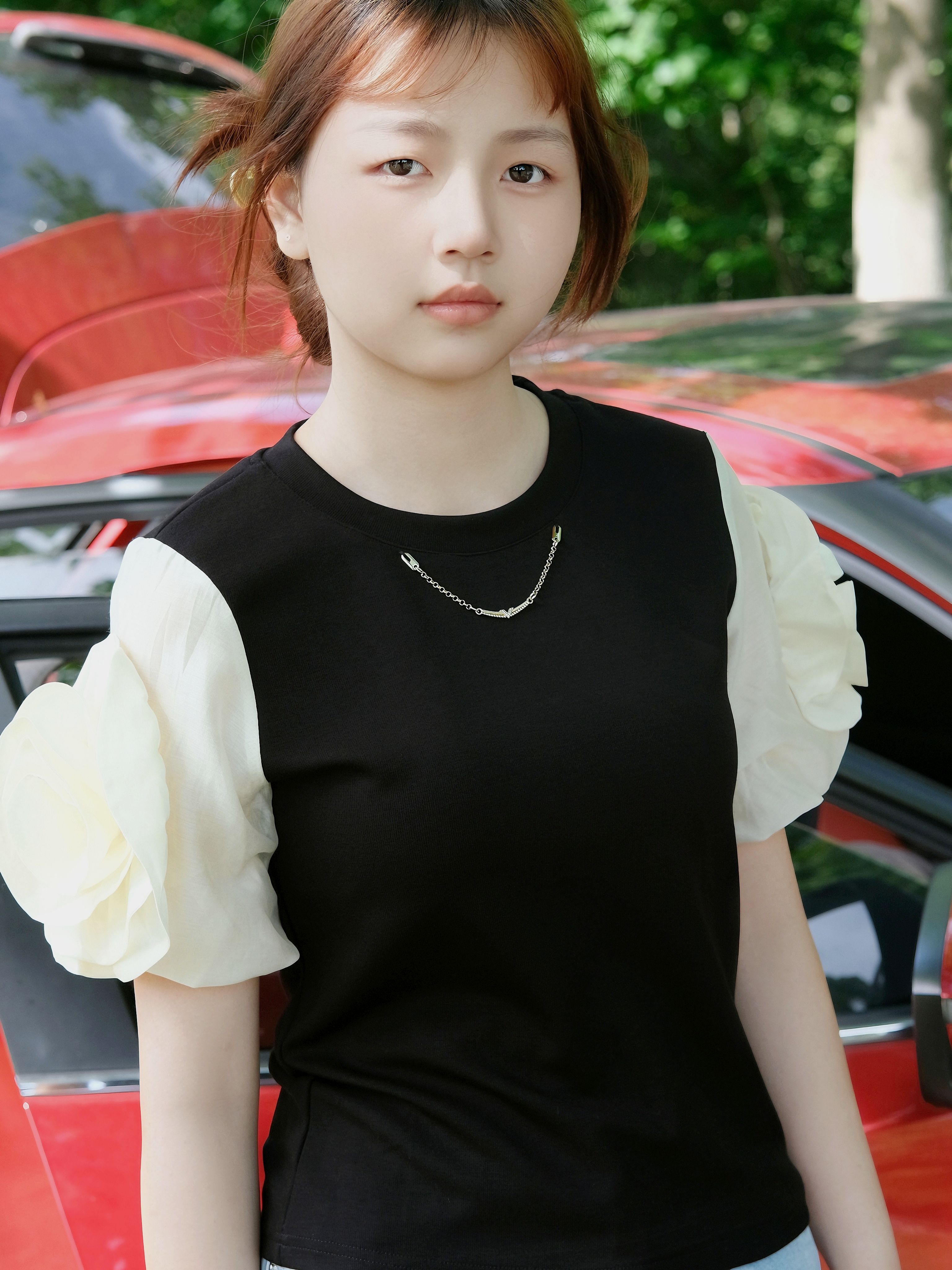 Laiyin莱音欧洲站2024新款法式立体花朵装饰泡泡袖T恤短袖上衣女