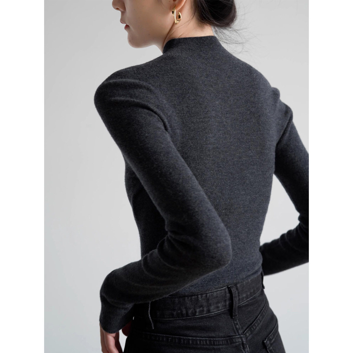 秋冬2024新款高级灰色半高领长袖修身通勤打底上衣女装内搭针织衫,女装/女士精品,毛针织衫,淘宝优惠券,粉丝福利购,淘宝优惠卷