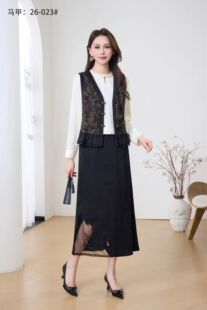 圣雪儿2026新款中年女装时尚套装衬衫+马甲+裙子洋气高级三件套